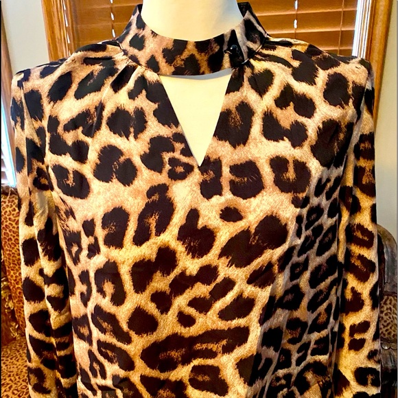Beautiful silky Cheetah Top - Picture 1 of 6